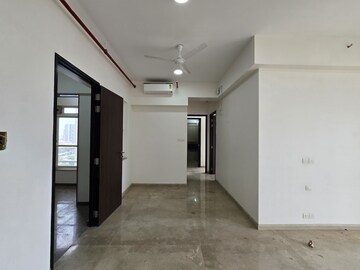 Room in 2 BHK Apartment at Kalpataru Radiance, Goregaon West – for Rent
