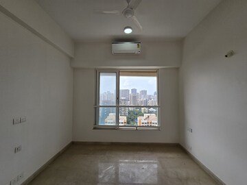 Room in 2 BHK Apartment at Kalpataru Radiance, Goregaon West – for Rent