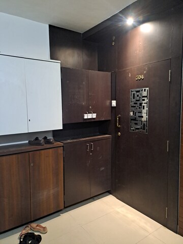 Furnished Amenities in 3 BHK Apartment at Thane West – for Rent