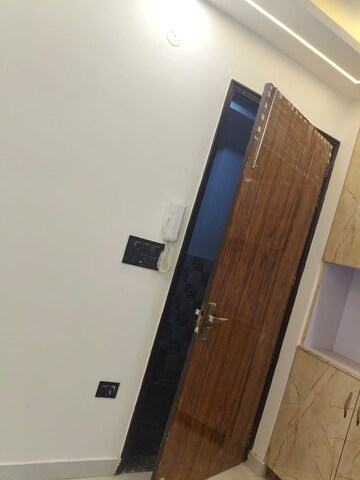 Furnished Amenities in 1 BHK Builder Floor at Dwarka Mor – for Rent
