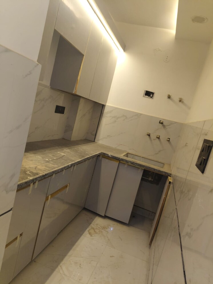 Kitchen, dwarka mor 1 Bedroom 360 Sq.Ft. Builder Floor In Dwarka Mor Delhi 8886399