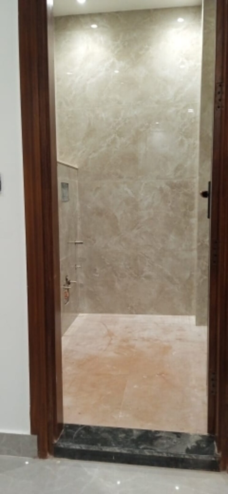 Bathroom, igi airport area 3 Bedroom 1000 Sq.Ft. Apartment In Igi Airport Area Delhi 8886395