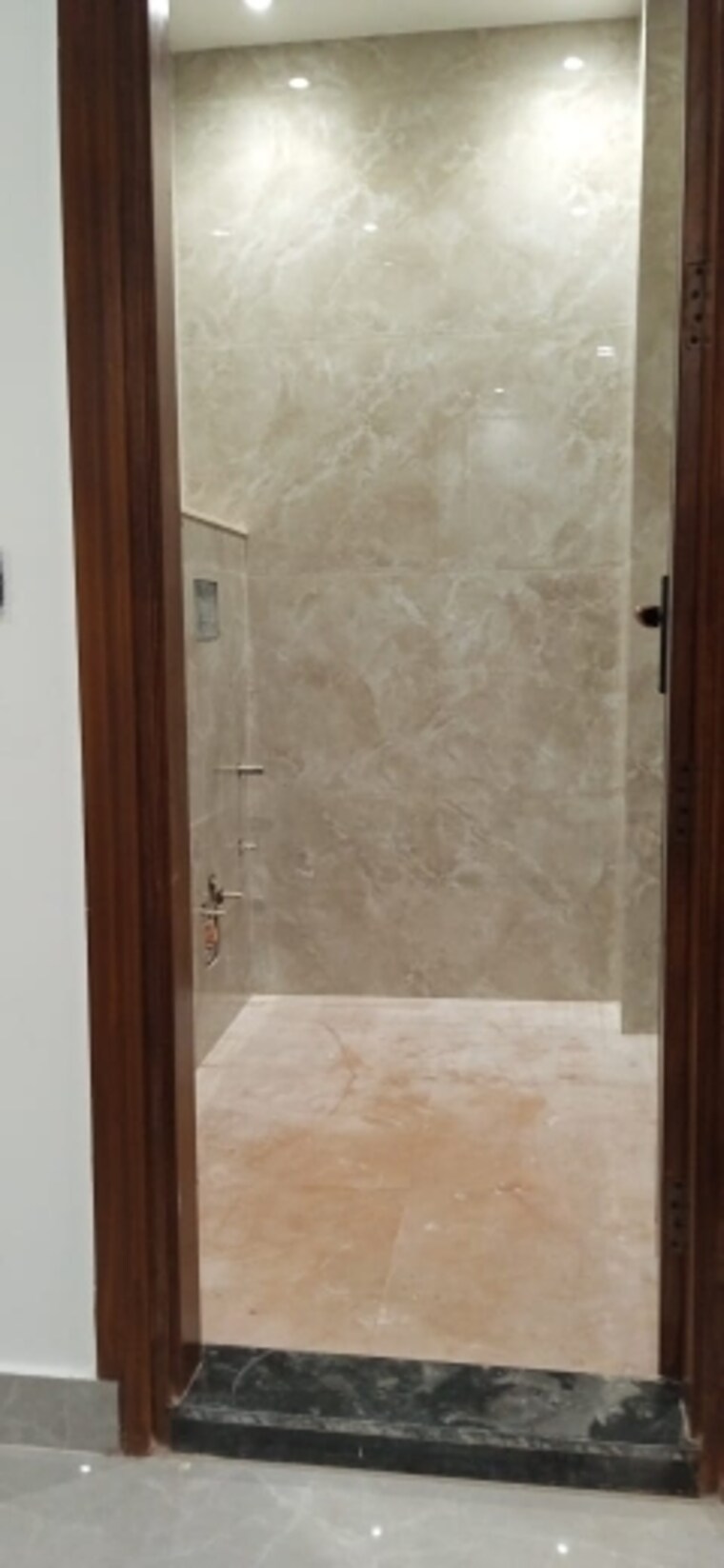 Bathroom, igi airport area 3 Bedroom 1000 Sq.Ft. Apartment In Igi Airport Area Delhi 8886395