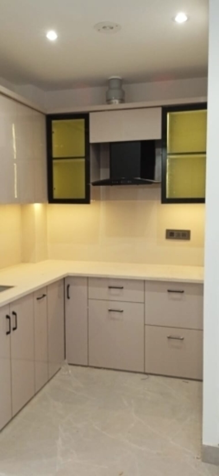 Kitchen, igi airport area 3 Bedroom 1000 Sq.Ft. Apartment In Igi Airport Area Delhi 8886395