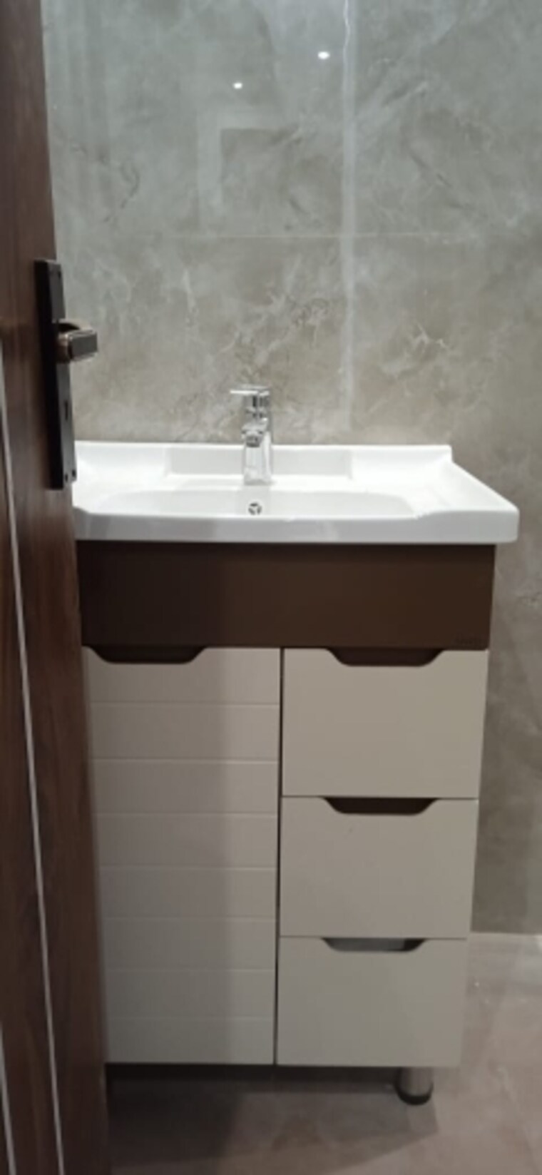 Bathroom, igi airport area 3 Bedroom 1000 Sq.Ft. Apartment In Igi Airport Area Delhi 8886395