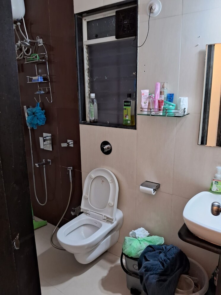 Bathroom, k-raheja-heights 2 Bedroom 800 Sq.Ft. Apartment In Malad East Mumbai 8886644