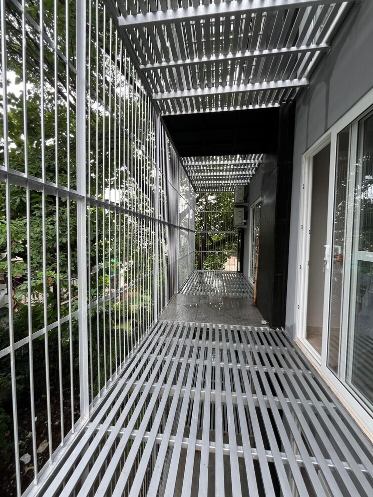 Balcony, rof-portico 3 Bedroom 215 Sq.Yd. Builder Floor In Sector 43 Gurgaon 8886921