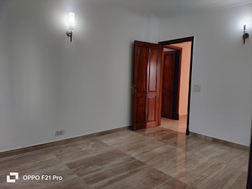 Room in 4 BHK Apartment at Boutique Residential Apartments E-3 6, Vasant Vihar – for Rent