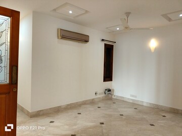 Room in 4 BHK Apartment at Boutique Residential Apartments E-3 6, Vasant Vihar – for Rent