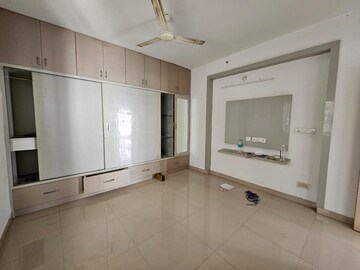 Room in 3 BHK Apartment at Prajay Megapolis, Kukatpally – for Rent