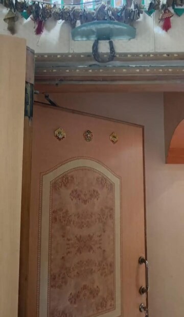 Furnished Amenities in 2 BHK Apartment at Borivali West – for Rent