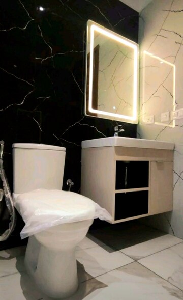 Master Bedroom in 3 BHK Apartment at Oberoi Enigma, Mulund West – for Rent