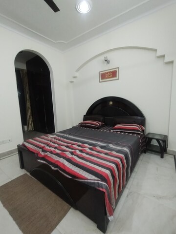 Parking in 3 BHK Builder Floor at Ansal Sushant Lok I, Sector 43 – for Rent