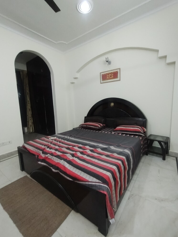  Parking, ansal-sushant-lok-i 3 Bedroom 300 Sq.Yd. Builder Floor In Sector 43 Gurgaon 8887196