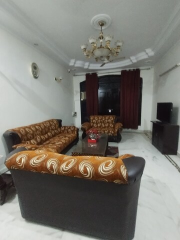 Furnished Amenities in 3 BHK Builder Floor at Ansal Sushant Lok I, Sector 43 – for Rent