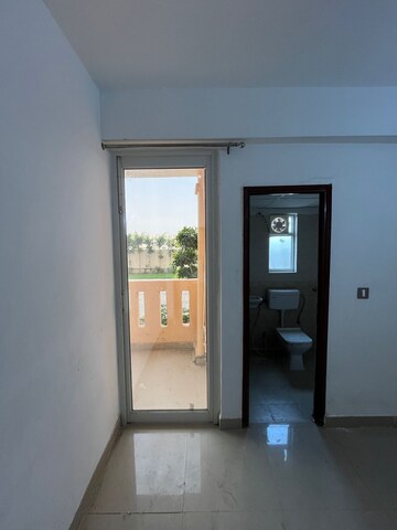 Room in 2.5 BHK Apartment at ROF Amaltas, Sector 92 – for Rent