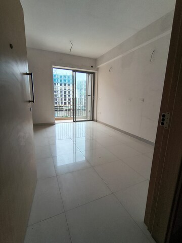 Room in 2 BHK Apartment at Godrej Seven, Joka – for Sale