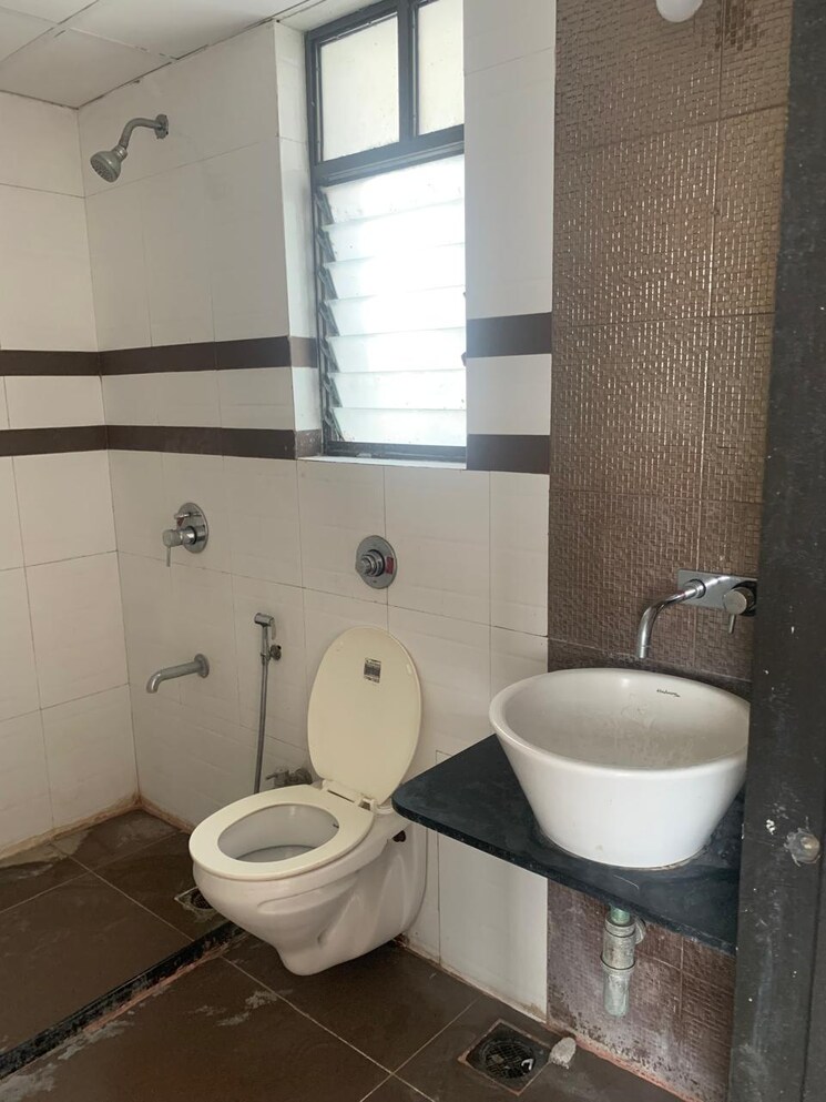 Bathroom, tyagi-windwards 2 Bedroom 1024 Sq.Ft. Apartment In Wakad Pune 8887233