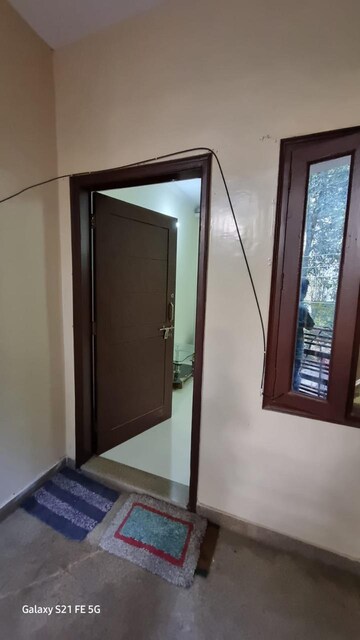 Room in 1 BHK Builder Floor at Ansal Sushant Lok I, Sector 43 – for Rent