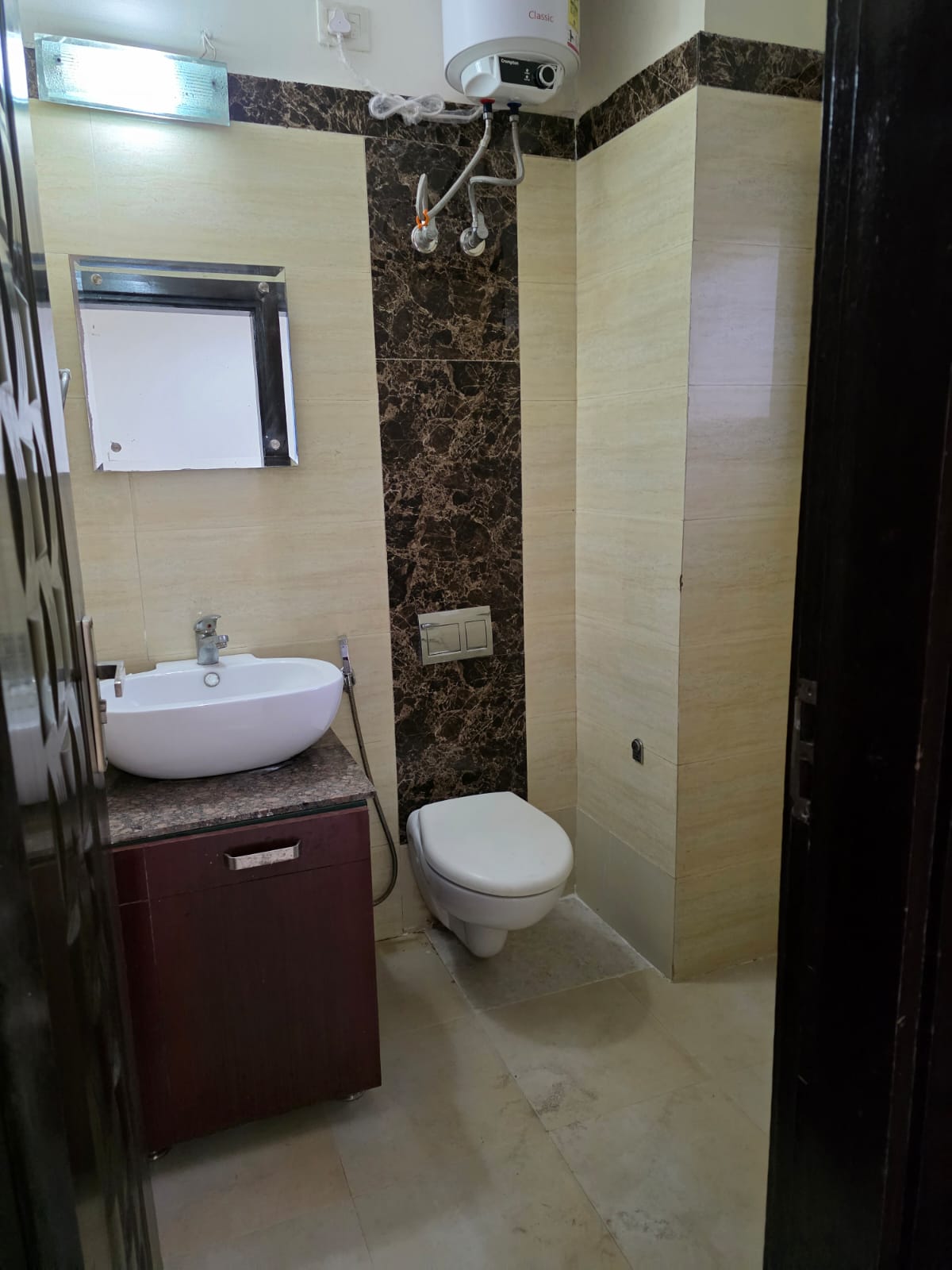 2 BHK Builder Floor For Rent in Sushant Vyapaar Kendra