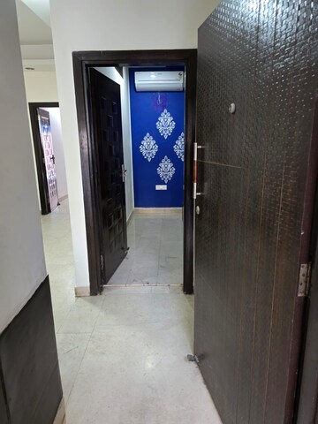 Building Lobby in 2 BHK Builder Floor at Sushant Vyapaar Kendra, Sector 43 – for Rent