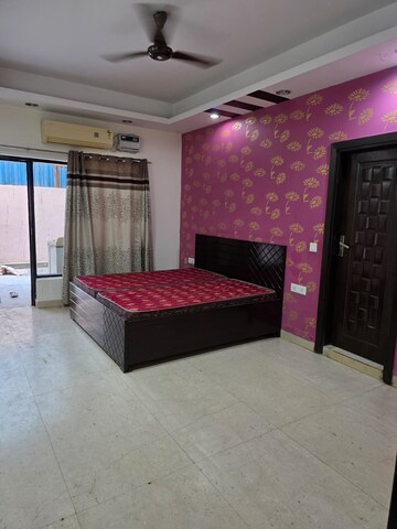 Living Room in 2 BHK Builder Floor at Sushant Vyapaar Kendra, Sector 43 – for Rent