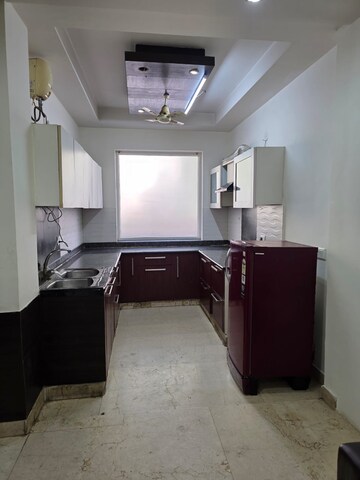 Kitchen in 2 BHK Builder Floor at Sushant Vyapaar Kendra, Sector 43 – for Rent