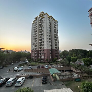 3.5 BHK Apartment For Rent in Unitech Palms, South City 1