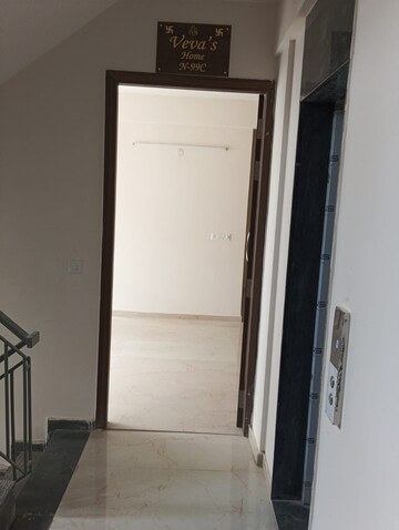 Building Lobby in 2.5 BHK Builder Floor at Smart World Gems, Sector 89 – for Sale