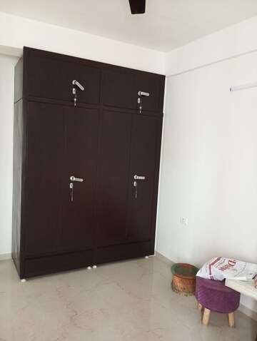 Room in 2.5 BHK Builder Floor at Smart World Gems, Sector 89 – for Sale