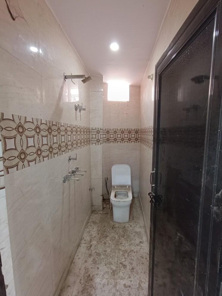 Bathroom, burari 2 Bedroom 450 Sq.Ft. Builder Floor In Burari Delhi 8887680