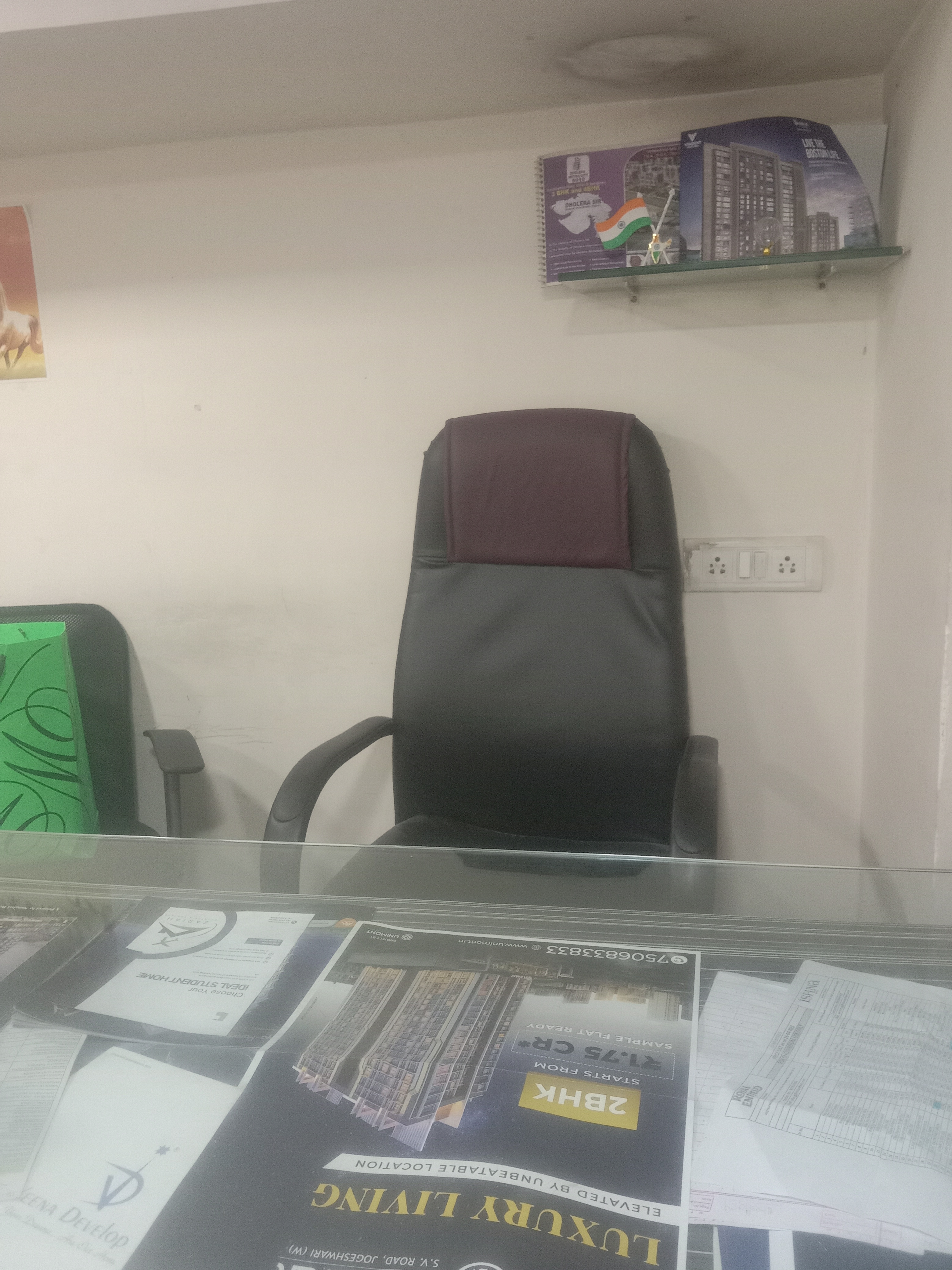 Office Space For Rent in Om Heera Panna Mall
