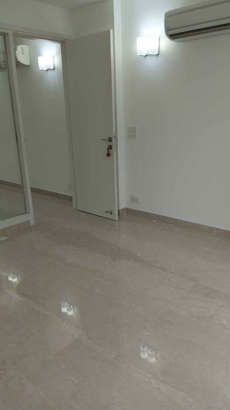 Room, lajpat nagar 4 2 Bedroom 900 Sq.Ft. Builder Floor In Lajpat Nagar 4 Delhi 8887681