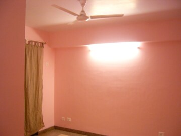 Room in 3 BHK Builder Floor at Sanjay Nagar – for Rent