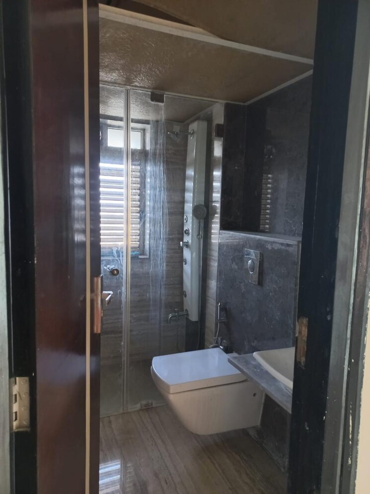 Bathroom, dunhill-apartment 4 Bedroom 3800 Sq.Ft. Apartment In Khar West Mumbai 8887703
