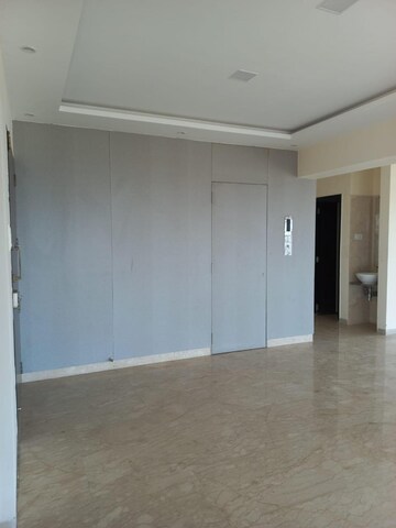 Room in 4 BHK Apartment at Dunhill Apartment, Khar West – for Sale