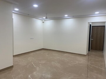 Room in 3 BHK Apartment at Shapoorji Pallonji The Designate, Khar West – for Rent