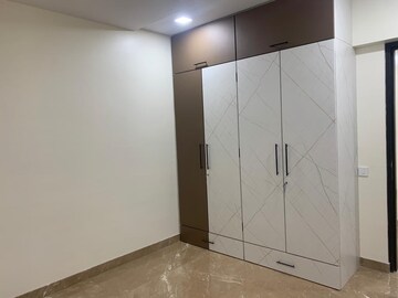Room in 3 BHK Apartment at Shapoorji Pallonji The Designate, Khar West – for Rent