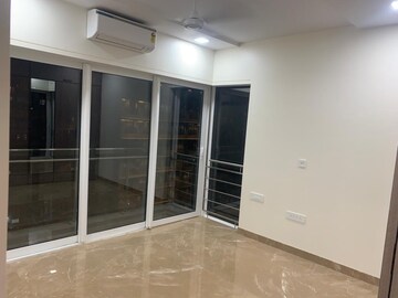 Room in 3 BHK Apartment at Shapoorji Pallonji The Designate, Khar West – for Rent