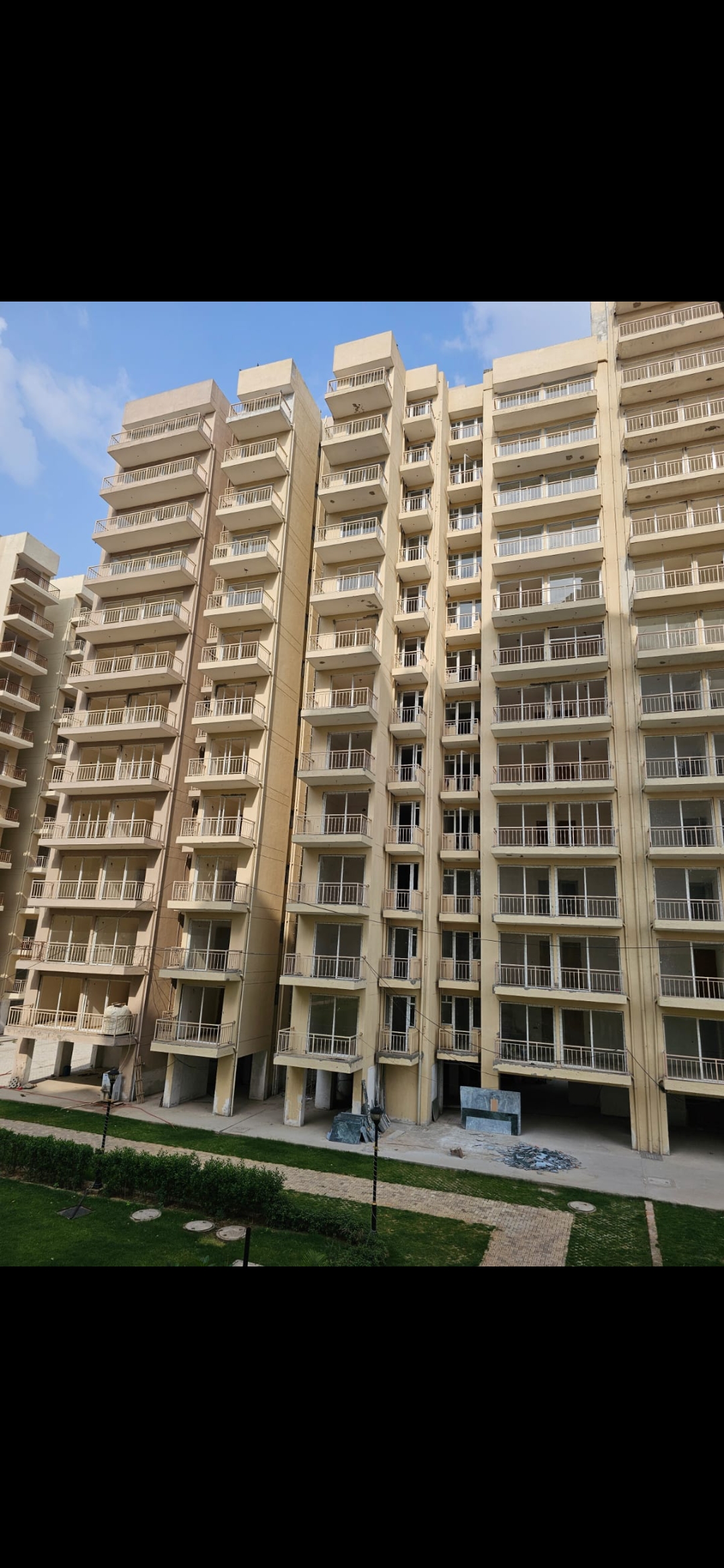 2.5 BHK + Study Room Apartment For Sale in Signature Global Golf Greens