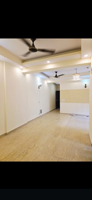 Room in 3 BHK Apartment at Mahagun Moderne, Sector 78 – for Sale