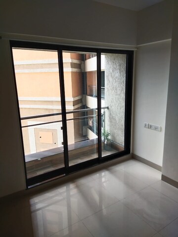 Room in 1 BHK Apartment at Puranik Hometown, Ghodbunder Road – for Rent
