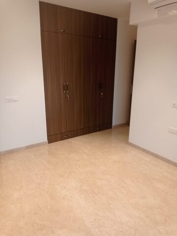 Room in 1 BHK Apartment at Hiranandani Regent Hill, Powai – for Rent