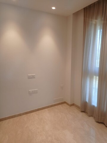 Room in 1 BHK Apartment at Hiranandani Regent Hill, Powai – for Rent