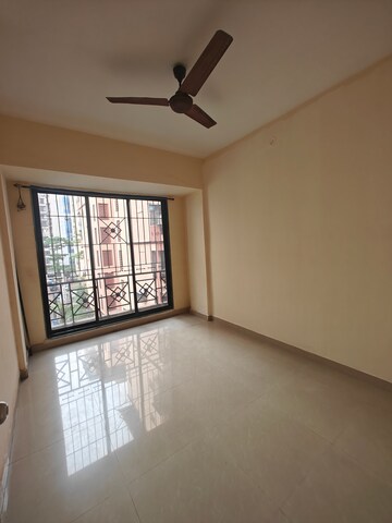 Room in 3 BHK Apartment at Seawoods Sector 50 – for Rent