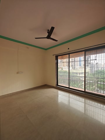 Room in 3 BHK Apartment at Seawoods Sector 50 – for Rent
