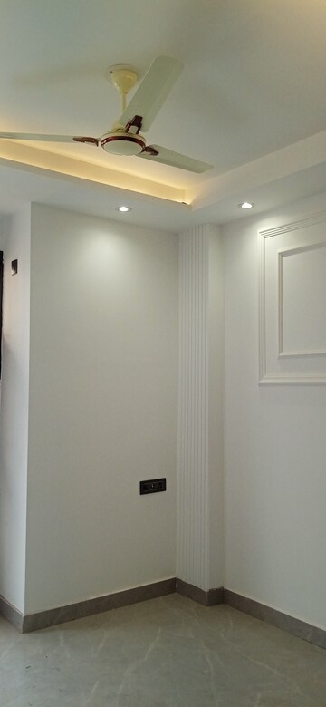 Room in 2 BHK Builder Floor at Mahavir Enclave 1 – for Sale