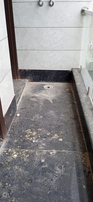 Building Lobby in 2 BHK Builder Floor at Mahavir Enclave 1 – for Sale