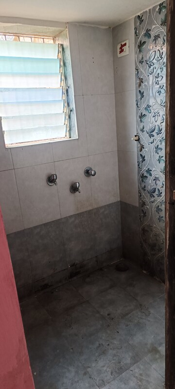 Bathroom in 1 BHK Apartment at Dombivli West – for Rent