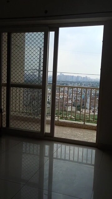 Room in 2 BHK Apartment at Saya Zion, Sector 4 Greater Noida – for Rent